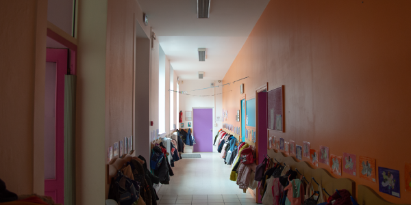 Couloir distribuant les classes de maternelles de l'école Saint Christophe de Torucoing